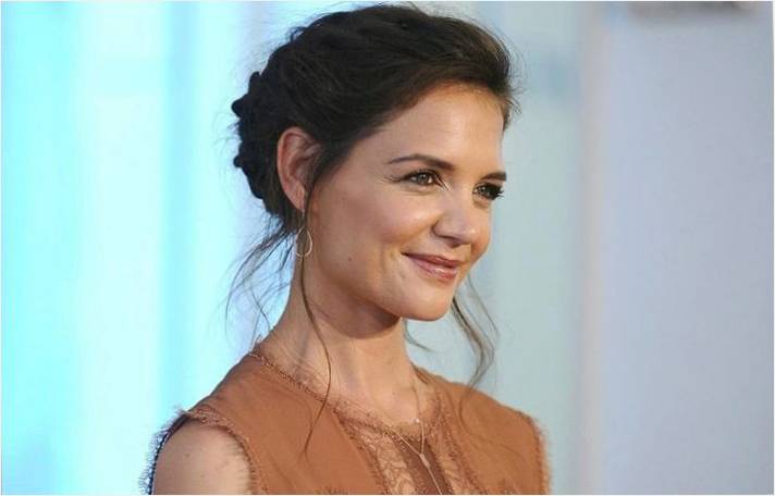 Katie Holmes için rahat bir yaz görüntüsü tekrarlayın. O moda çok şey biliyor!